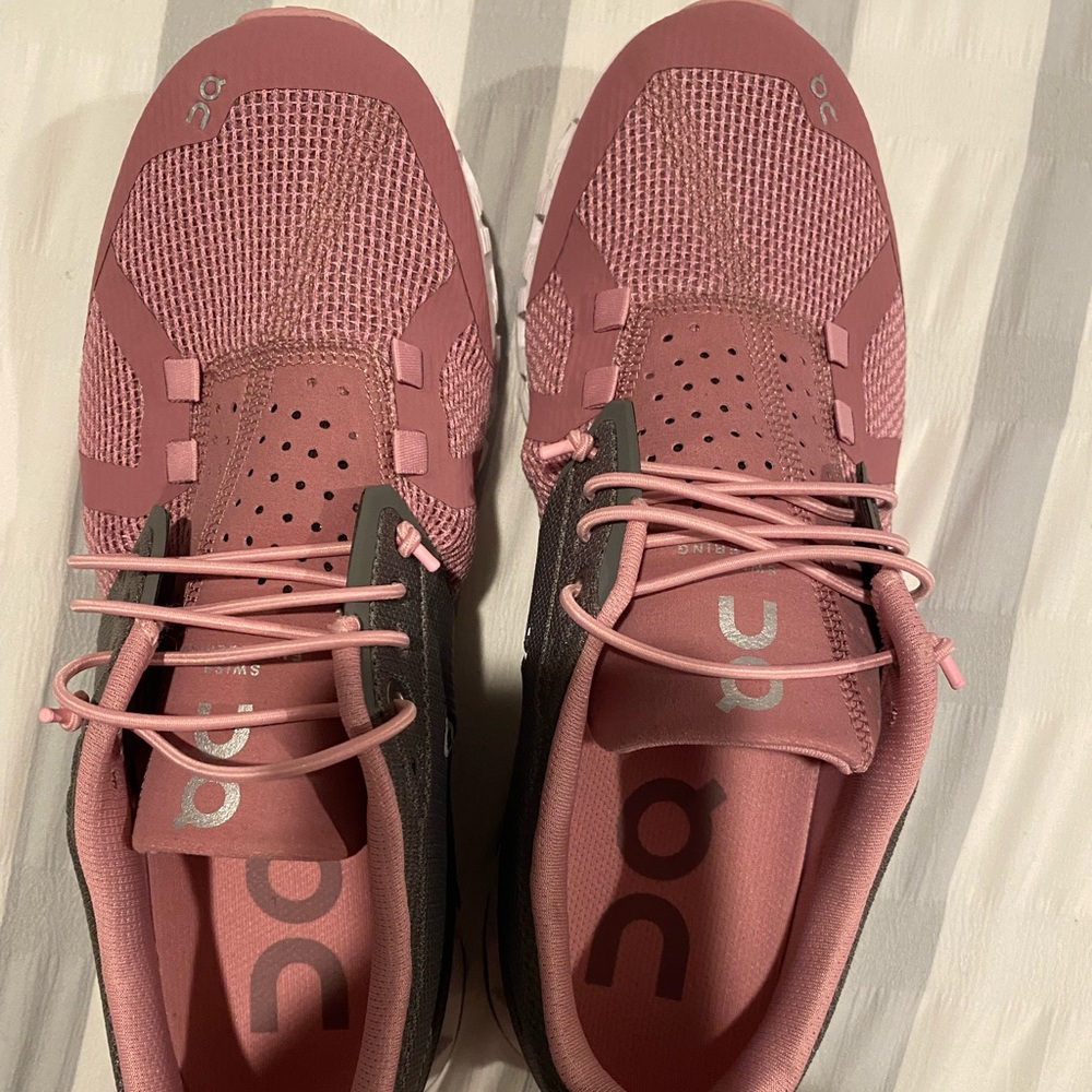 On running sneakers. They are to tight so I’m selling.